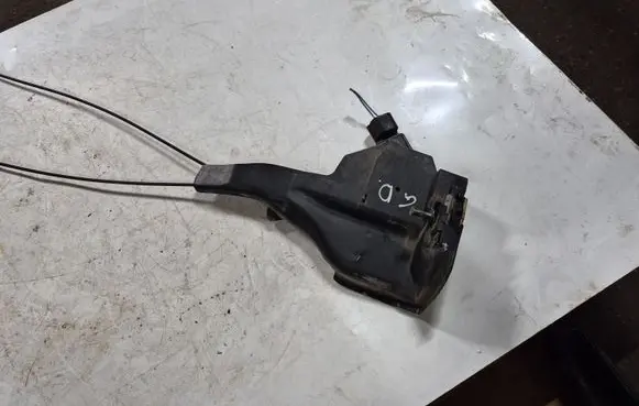 Toyota Avensis Verso Rear door lock
