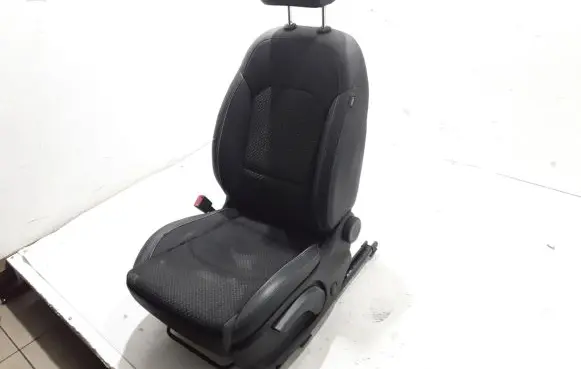 KIA Xceed Front driver seat 