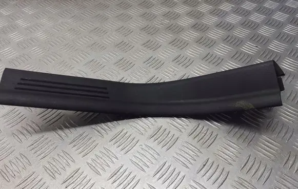 Volvo V50 Front sill (body part) 8641784