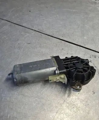 Mercedes-Benz CLS C219 Seat adjustment motor 820408494