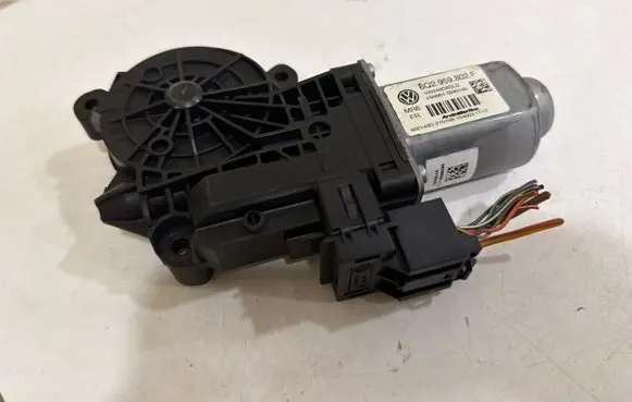 Volkswagen Polo IV 9N3 Front door window regulator motor 6Q2959802F