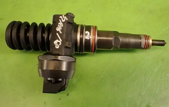Volkswagen PASSAT B5.5 Fuel injector