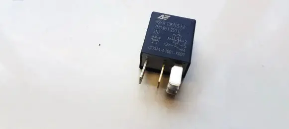 Audi A5 8T 8F Other relay 7m0951253c 95VW10K705EA