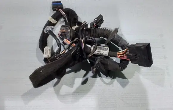 Renault Master III Front door wiring loom 241257258R CE5992258R