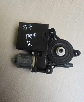 Volkswagen PASSAT B7 Front door window regulator motor 3C0959792B 918433110 BRF001