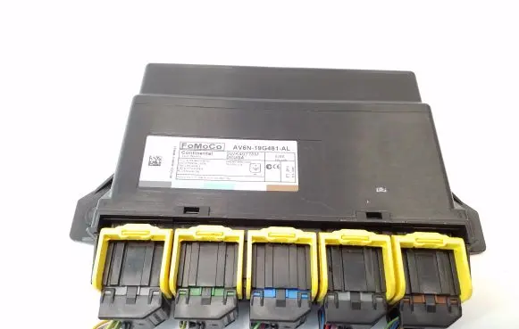 Ford Focus Comfort/convenience module AV6N19G481AL