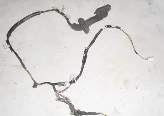 Toyota Avensis T270 Rear door wiring loom 8215405270