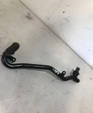 Volkswagen PASSAT B6 Engine coolant pipe/hose 5N0121065