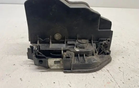 BMW 5 E60 E61 Front door lock 7154619