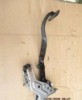 Toyota Auris E180 Clutch pedal 2T6027