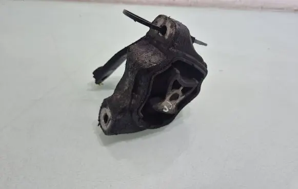 Volvo XC60 Engine mount bracket 