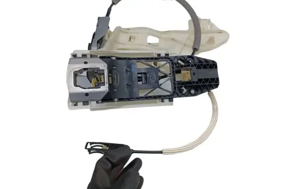 Volkswagen Touareg II Front door lock CZ8J1837015B KN0837885H