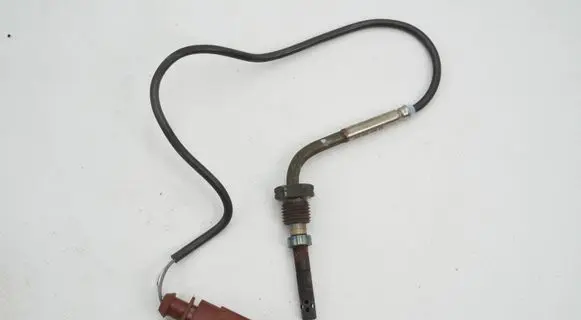 Volkswagen Touareg II Exhaust gas temperature sensor 059906088CE
