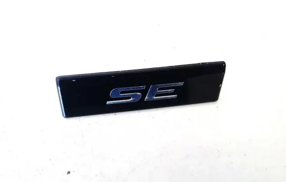 Fender trim (molding)