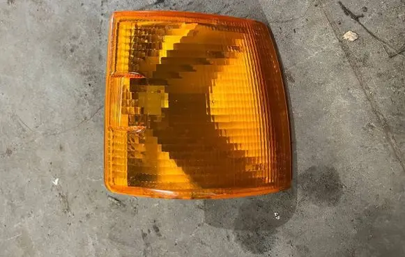 Volkswagen Multivan T4 Front indicator light 136406 P21V