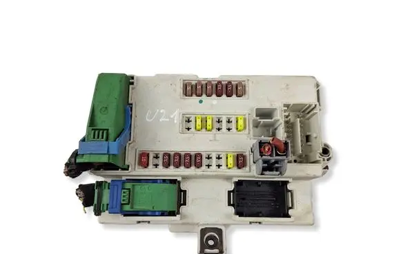 Fiat 500L Fuse module 51953894 Y503441030107 116RAI000030