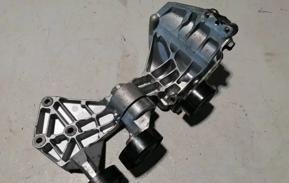Mercedes-Benz A W168 Generator/alternator bracket 1035426