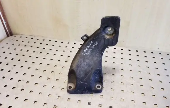 BMW 5 E60 E61 Engine mounting bracket 13807410