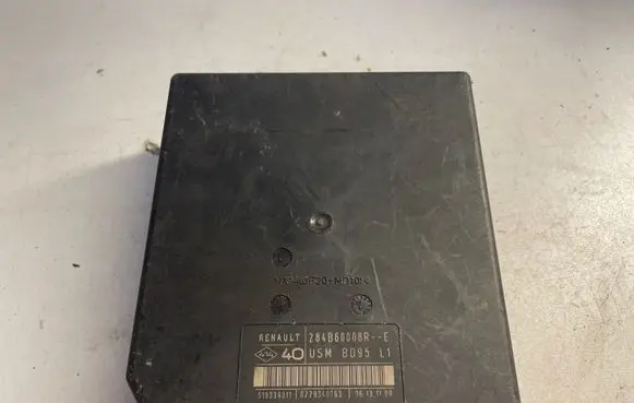 Renault Megane III Fuse module 284B60008R 8229340763 519339311