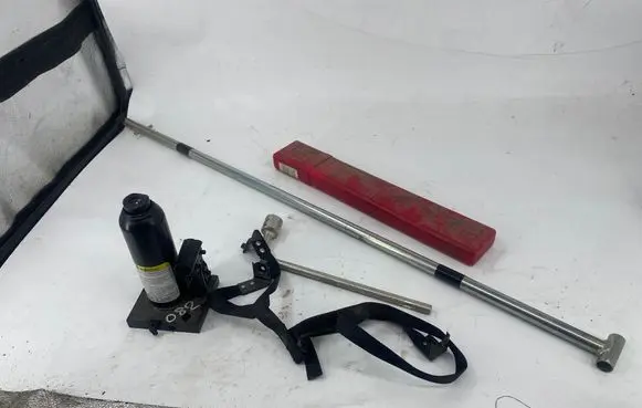 Mitsubishi L200 Tool set