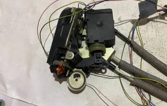 Mercedes-Benz Vaneo W414 Sliding door lock A4147300235 4147300235