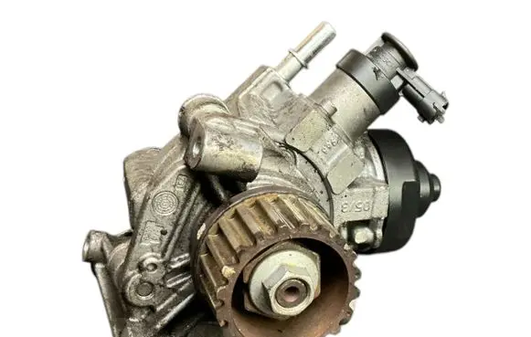 Dacia Sandero Fuel injection high pressure pump H8201434847 0445010704