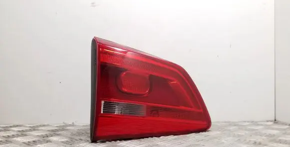 Volkswagen Touran II Tailgate rear/tail lights 1T0945093A