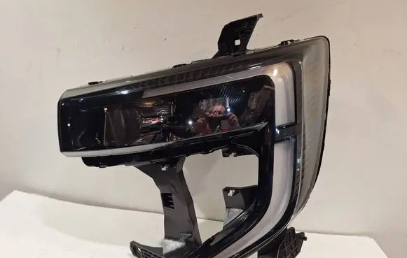 Renault Master IV Headlight/headlamp 260609073R