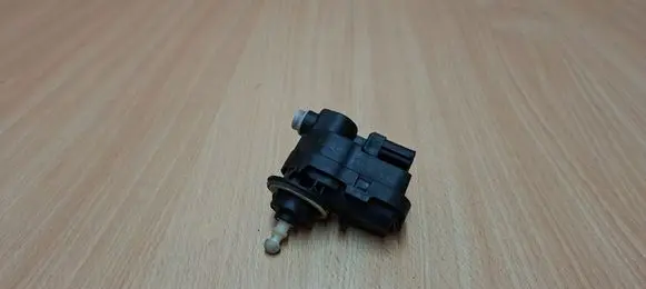 Renault Espace IV Headlight level adjustment motor 8200402521