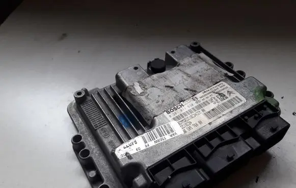 Citroen C4 I Engine control unit/module 0281011630