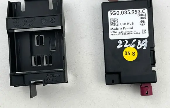 Volkswagen PASSAT B8 USB control unit 5G0035953C 3G0035643