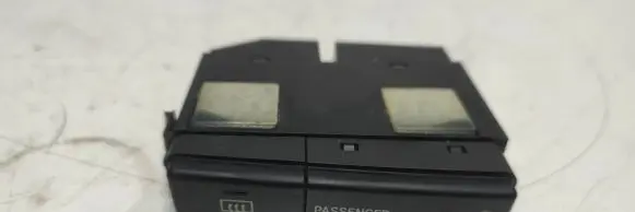 Toyota Avensis T250 Windscreen/window heater switch 8479005130C 04W40E MS404100096
