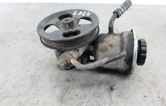 Toyota Yaris Power steering pump 