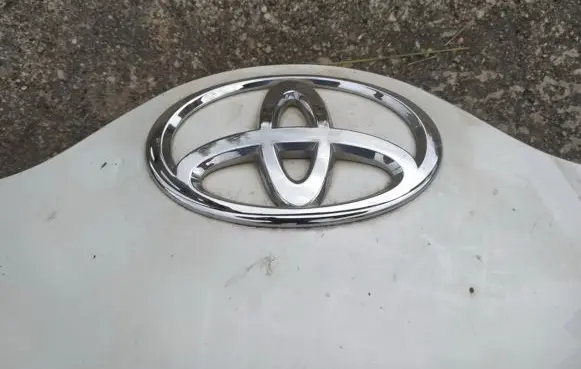 Toyota Urban Cruiser (XP110) Manufacturer badge logo/emblem 