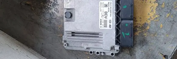 KIA Sportage Engine control unit/module 391502A380 1039T00786 0281032614
