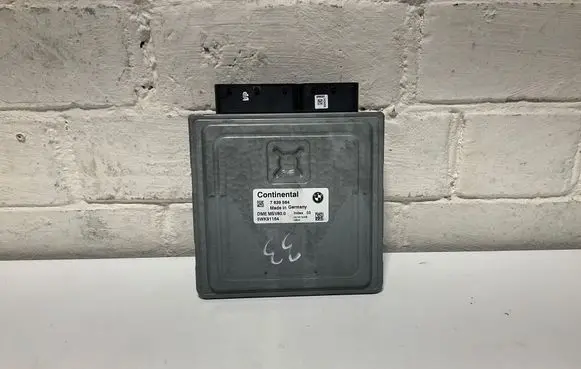 BMW 3 E92 E93 Engine control unit/module 7639564 DMEMSQ800 5WK91164