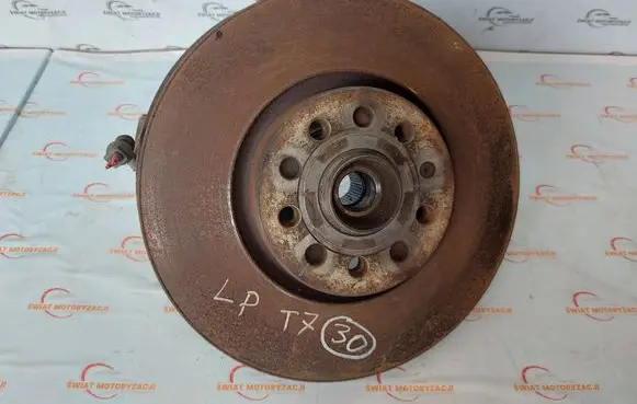 Audi Q3 8U Front wheel hub spindle knuckle 