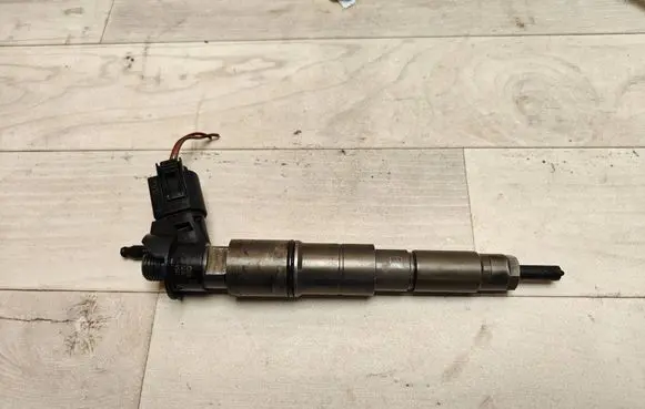 BMW 5 E60 E61 Fuel injector 779272104