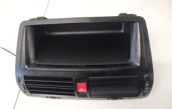 Skoda Octavia Mk2 (1Z) Dash center air vent grill 1z0820951