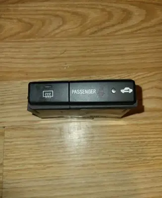 Toyota Avensis T250 Windscreen/window heater switch 8479006130C