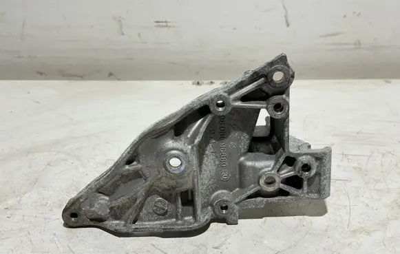 Peugeot 308 Engine mounting bracket 9808696880