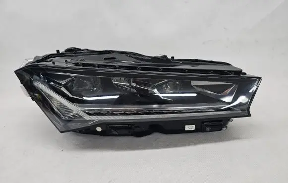 Skoda Superb B9 Headlight/headlamp 3P1941016A