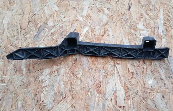 Rear bumper mounting bracket