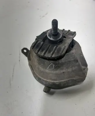 BMW 5 E60 E61 Engine mount bracket 7014