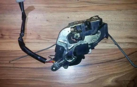 Mazda 626 Front door lock