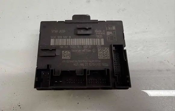 Volkswagen Golf VII Door control unit/module 5Q0959592B