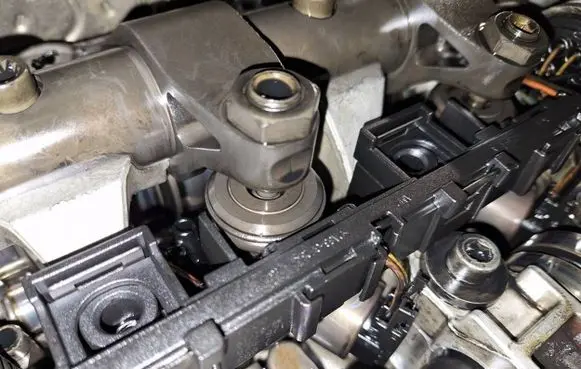 Mitsubishi Grandis Fuel injector