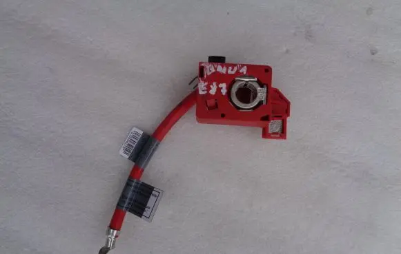 BMW 1 E81 E87 Positive cable (battery)