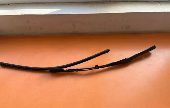 Opel Astra L Front wiper blade arm 3392126660