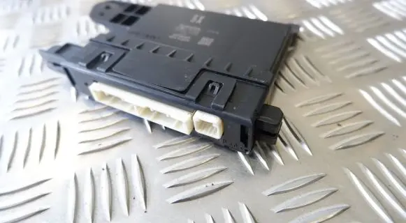 Toyota Prius (XW50) Air conditioner control unit module 8865047350